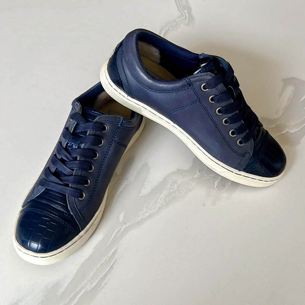 UGG Blue TAYA Croco Sneakers Womens Size 6